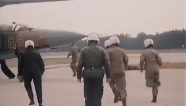 Điều này trở thành vấn đề khi MiG-23 phải đối đầu với những máy bay như F-15, F-16 hoặc các tiêm kích Israel trong những điều kiện mà ưu thế tốc độ và đánh chặn không còn đủ.