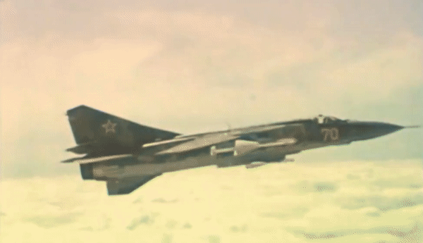 MiG-23 không có khả năng cơ động ở tốc độ thấp ấn tượng như những tiêm kích được thiết kế chuyên cho không chiến tầm gần.