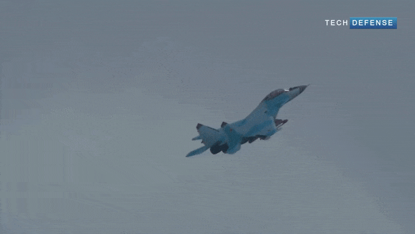 Nga cũng giới thiệu MiG-35 với các hệ thống radar và điện tử hàng không hiện đại hơn đáng kể so với MiG-29 đời đầu.