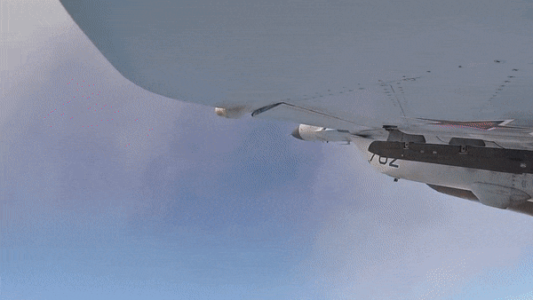MiG-35 sử dụng động cơ RD-33MK cải tiến, với lực đẩy lớn hơn và được thiết kế để tăng độ tin cậy.