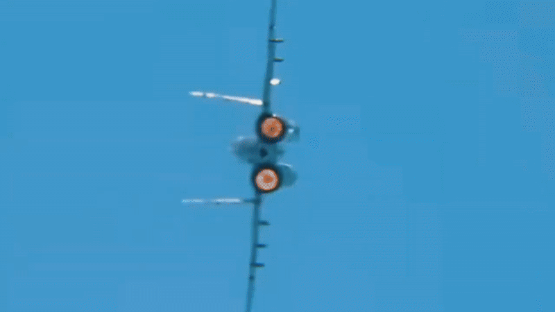 Tuy nhiên, MiG-29 cũng đối mặt với nhiều hạn chế. Khung máy bay có thiết kế từ thời Chiến tranh Lạnh, tuổi thọ của nhiều chiếc đã cao và việc duy trì động cơ, phụ tùng cùng hệ thống điện tử ngày càng trở thành vấn đề.