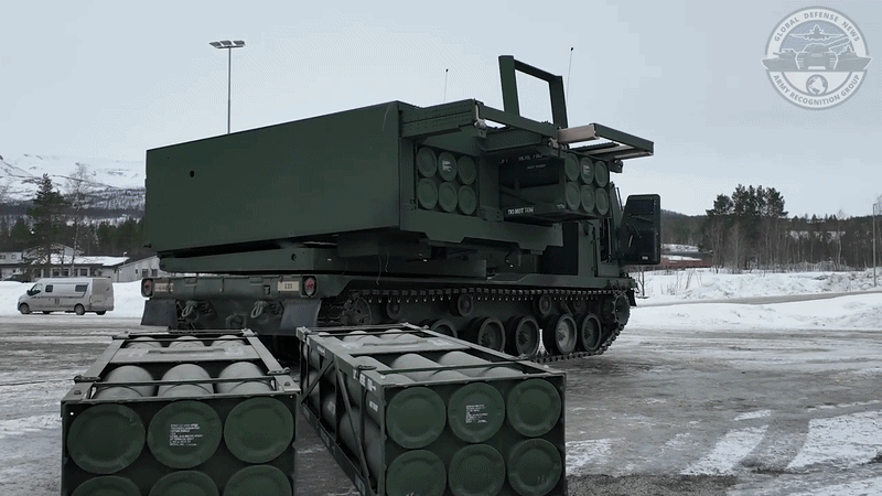 Mỗi bệ phóng có thể mang 12 tên lửa GMLRS hoặc ER GMLRS, 4 tên lửa tấn công chính xác PrSM hoặc 2 tên lửa ATACMS.