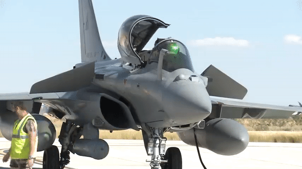 Nếu hợp đồng 24 chiếc được ký, Cairo sẽ sở hữu 78 Rafale. Tuy nhiên, đây mới là bước mở rộng lực lượng chứ chưa thể giải quyết toàn bộ nhu cầu thay thế F-16 cũ. Ai Cập vẫn phải đưa ra thêm các quyết định về mua mới, nâng cấp hoặc loại biên trong những năm tới.
