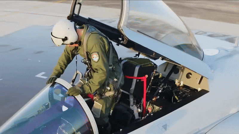 Vì vậy, giá trị của radar AESA không chỉ nằm ở việc "nhìn xa". Điều quan trọng hơn là nó giúp J-10C phát hiện, theo dõi, xử lý và quản lý thông tin về mục tiêu nhanh hơn, tạo nền tảng cho cách tác chiến trên không hiện đại.