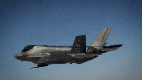 Lầu Năm Góc cũng đang phát triển một chương trình liên kết dữ liệu 2 chiều cho AIM-120D với mốc thời gian tương tự. Hai dự án được liệt kê riêng và chưa có bằng chứng cho thấy chúng tạo thành một cấu hình thống nhất.