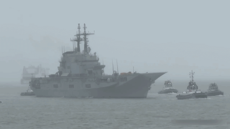 Bangkok đã loại biên phi đội AV-8S Harrier đi kèm HTMS Chakri Naruebet vào năm 2006 do thiếu phụ tùng và chi phí vận hành cao.