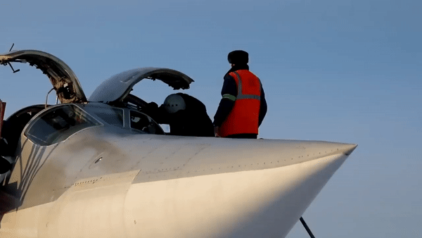 Khả năng mang tên lửa đã thay đổi đáng kể vai trò của dòng máy bay. Tu-22M không chỉ là một oanh tạc cơ bay nhanh.