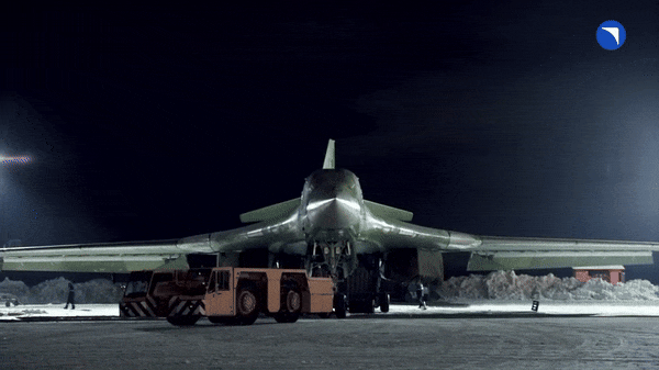 Đối với Tu-160, đó là một phần quan trọng trong thiết kế cho phép máy bay nặng hàng trăm tấn vừa thực hiện các chuyến bay đường dài, vừa đạt tốc độ siêu âm.