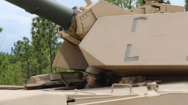 Vì vậy, SEPv3 cho thấy một bài toán khó của Abrams. Mỗi nâng cấp riêng lẻ đều có lý do chính đáng, nhưng khi cộng dồn qua nhiều thập niên, chúng khiến chiếc xe tăng ngày càng nặng.