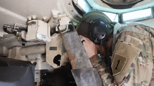 Hệ thống ngắm ảnh nhiệt được cải tiến. Các thiết bị chống IED và những gói giáp bổ sung tiếp tục làm tăng tải trọng.