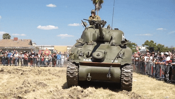 Mỹ cũng chuyển hơn 20.000 xe cho các đồng minh thông qua chương trình Lend-Lease. Sherman không phải chiếc xe tăng mạnh nhất trong mọi cuộc đấu tăng, nhưng độ tin cậy, khả năng sản xuất và mạng lưới hậu cần giúp nó trở thành một trong những xe tăng quan trọng nhất của phe Đồng minh.