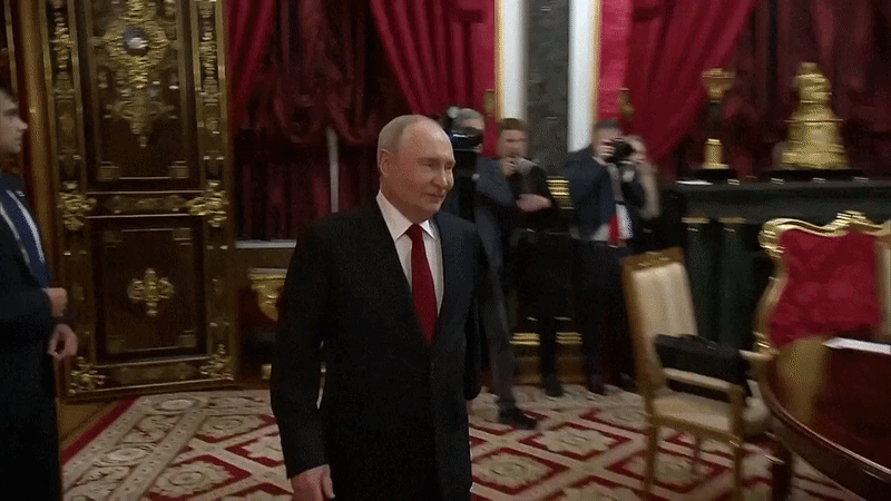 Ngày 5/9, ông Witkoff và ông Kushner tới Moscow và có cuộc họp kín với Tổng thống Putin. Một quan chức Nhà Trắng cho biết 2 đặc phái viên đã thảo luận về "những kế hoạch cụ thể" cho các bước tiếp theo nhằm chấm dứt xung đột Ukraine. Những kế hoạch này dự kiến được công bố trong vài tuần tới.