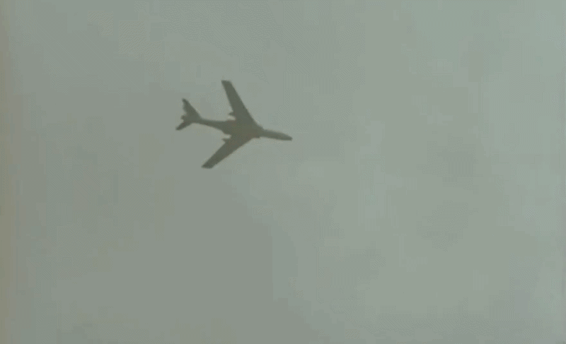 Oanh tạc cơ Tu-16 có nhiều biến thể hải quân, bao gồm những phiên bản được thiết kế để mang tên lửa chống hạm.