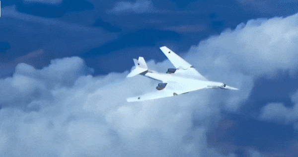Hệ thống điện tử hàng không cũng được thay đổi. Tu-160M2 được trang bị hệ thống điều khiển mới, thiết bị dẫn đường, hệ thống thông tin liên lạc và các thiết bị điện tử trên khoang hiện đại hơn. Radar và hệ thống tác chiến điện tử cũng nằm trong chương trình nâng cấp.