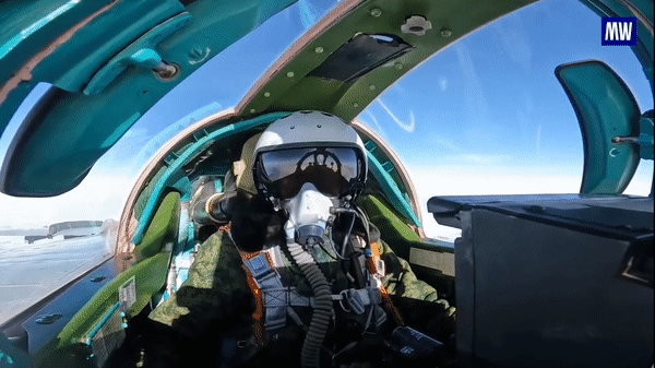 Khi radar phát hiện mục tiêu ở khoảng cách đủ xa, phi công có thêm thời gian để đánh giá hướng bay, tốc độ và lựa chọn phương án đánh chặn.