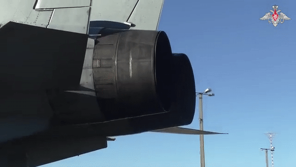 Zaslon cũng cho phép MiG-31 theo dõi nhiều mục tiêu cùng lúc. Điều này phù hợp với kịch bản mà Liên Xô lo ngại nhất trong Chiến tranh Lạnh: một nhóm máy bay ném bom hoặc máy bay hành trình tiếp cận từ xa.